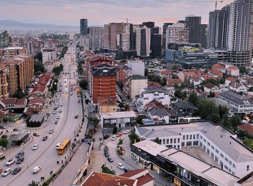 Humb jetën një person, bie nga lartësia e një objekti në Prishtinë