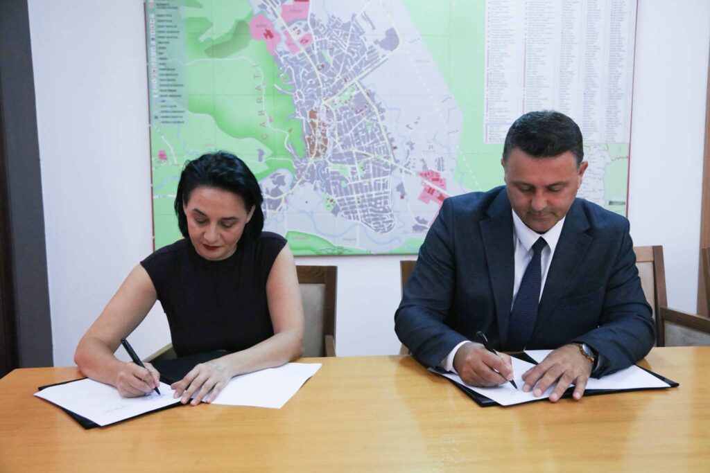 Pacolli nënshkruan marrëveshje për banim social, Gjakova përfiton 1.5 milionë euro