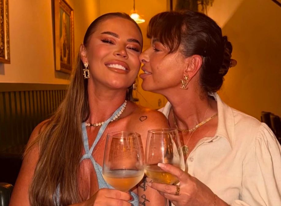 Santiana publikon foto me nënën e saj, mbishkrimi kaq emocionues (Foto)