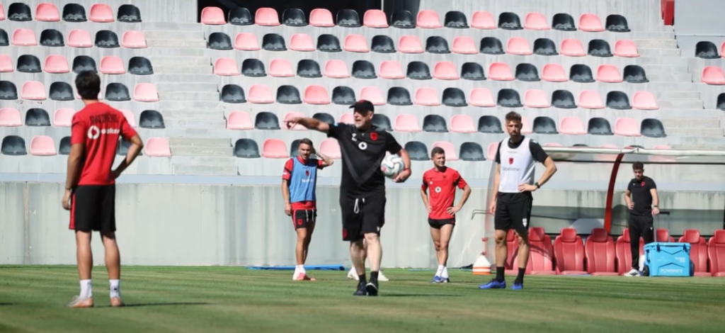 Erdhi me shumë bujë, Maran e lë në tribuna edhe për ndeshjen ndaj San Marinos!