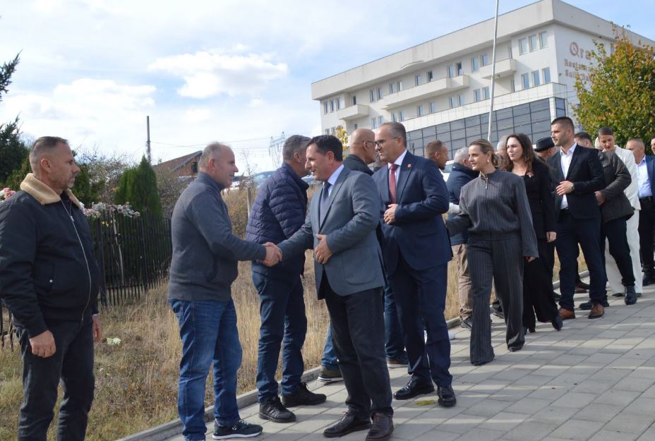 U përkujtuan 15 maturantët e Malishevës që humbën jetën tragjikisht 22 vjet më parë